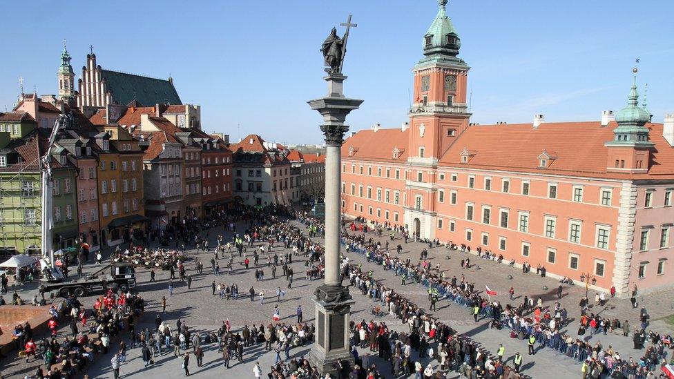 _87513982_poland_warsaw_castlesquare